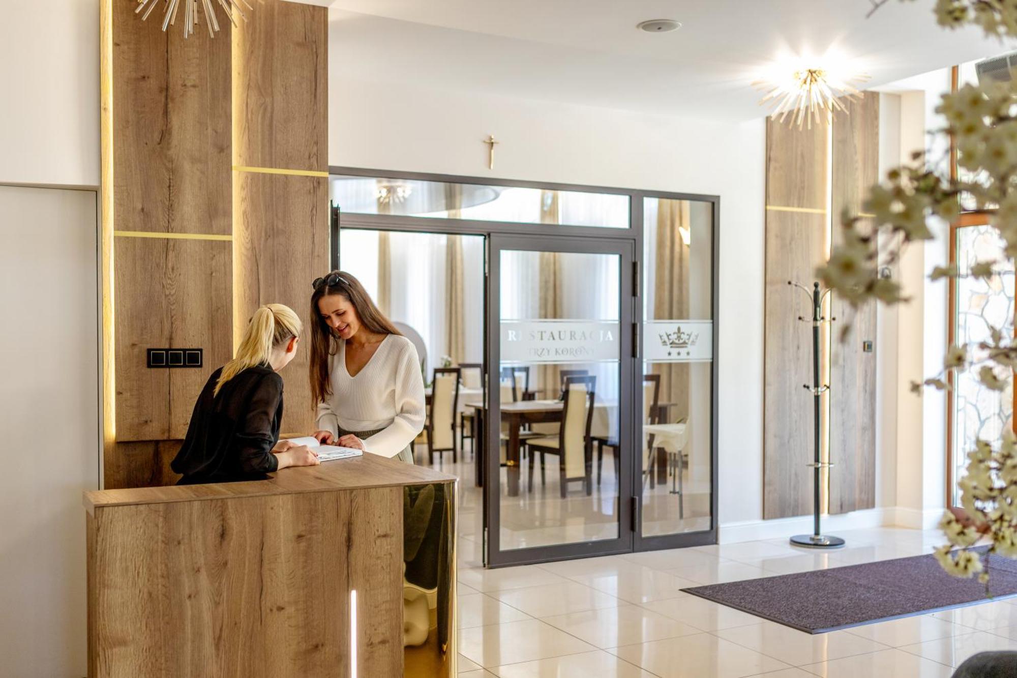 Hotel Trzy Korony Głogów Małopolski Exteriér fotografie